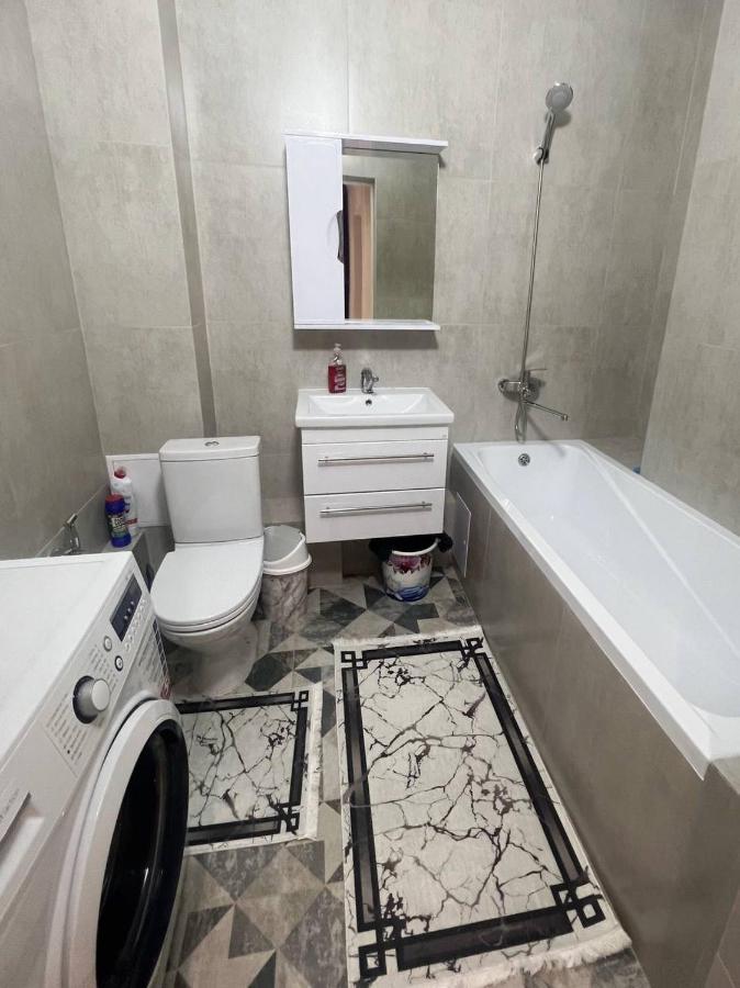 Oner Apartment Almaty Esterno foto