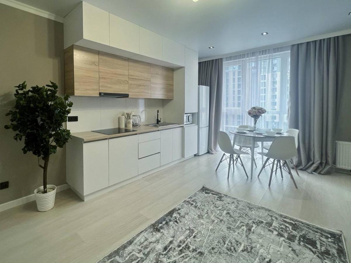 Oner Apartment Almaty Esterno foto