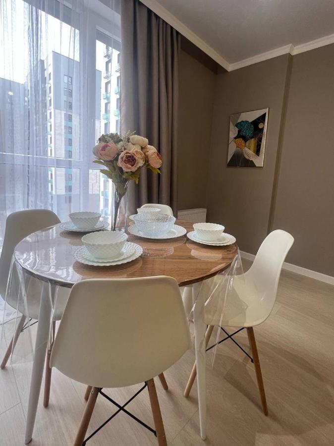 Oner Apartment Almaty Esterno foto