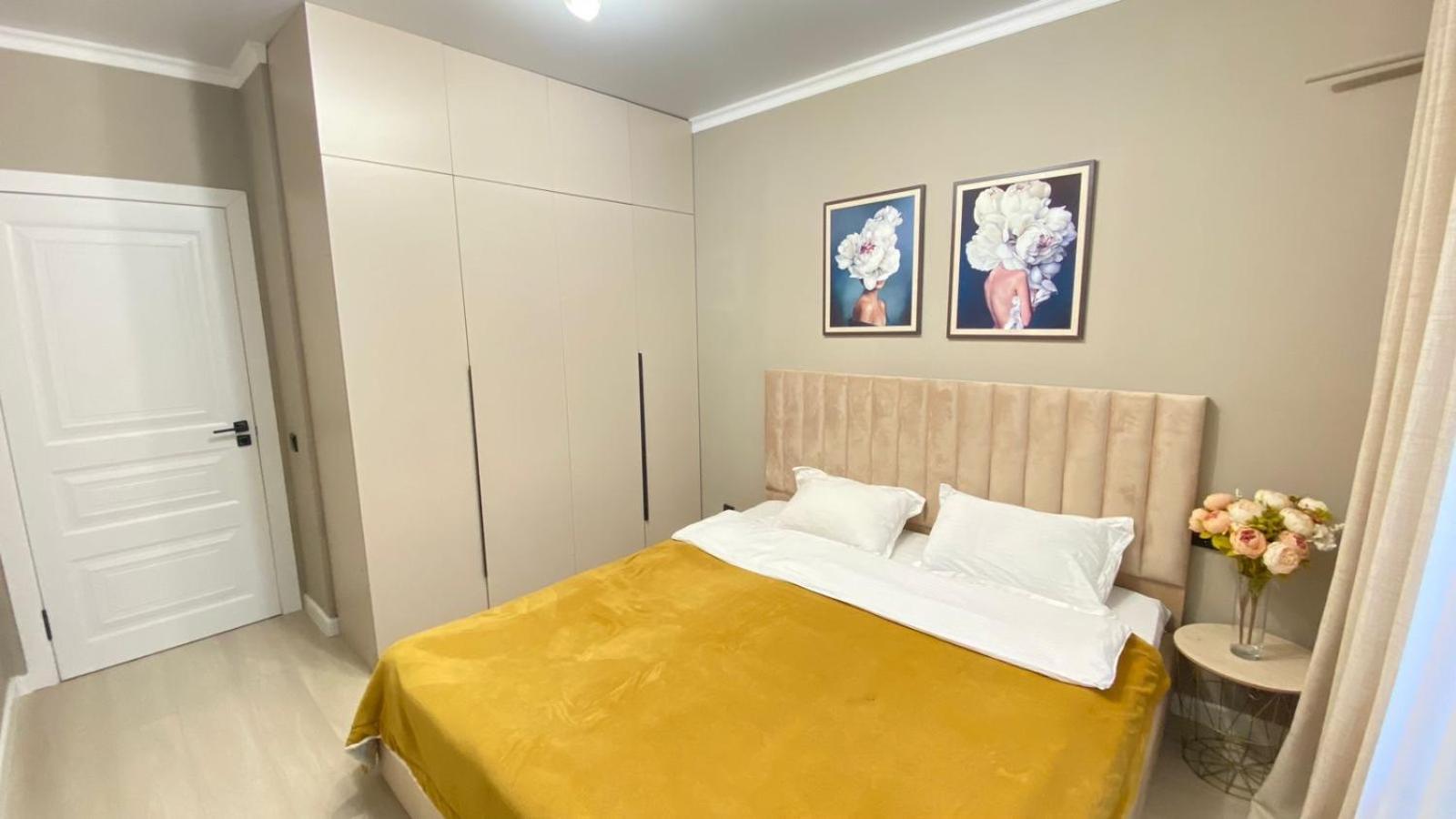 Oner Apartment Almaty Esterno foto